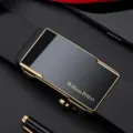 Cintura in vera pelle da uomo fibbia automatica business casual lusso nero accessorio - Confezione Regalo Esclusiva / 105cm / Oro