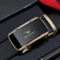 Cintura automatica in pelle da uomo, cinturino in vera pelle nera e fibbia metallica dorata. - 105cm / Abbigliamento Esterno / Oro