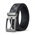 Cintura da uomo in vera pelle con fibbia ad ardiglione, motivo monogramma nero, stile elegante. - Argento / 105cm