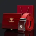 Rode heren leren riem met automatische gesp cadeauverpakking doos voor het jaar van het konijn - Gunmetal Gesp Zwart Gezicht Rode Band met Rode Houten Doos