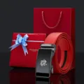 Roter Herren Ledergürtel Geschenkeset mit Drachen Schnalle, echtes Leder Hosenband für Feste. - 105cm / Gunmetal Schnalle Komplett Roter Riemen (Rote Geschenkschachtel)