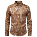 Vista dettagliata della camicia uomo vintage stampata a maniche lunghe, tessuto effetto metallo. - Taglia S / Top / Kaki