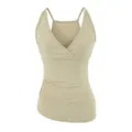 Detailansicht des beige Damen Strick-Tanktops mit V-Ausschnitt und seitlicher Raffung. - S / Oberteile / Haferflockenfarbe