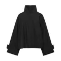 Detailansicht einer stilvollen schwarzen kurzen Windjacke mit Stehkragen und weiten Ärmeln. - XS / Schwarz