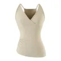 Detail van de V-hals top met gerimpelde details aan de zijkant en slim fit. - S / Camisoles / Havermoutkleur