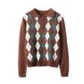 Vue détaillée pull polo tricot argyle marron femme, texture de tissu motif classique. - XS / Café