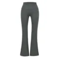 Detailansicht der dunkelgrauen Schlag-Yogahose für Damen mit hohem Bund und breitem Bund. - S / Unterteile / Dunkelgrau