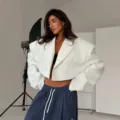 Witte korte blazervas voor dames, stijlvolle losse casual bovenkleding voor de herfst. - S / Tops / Wit