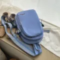 Leichter Nylon Brustrucksack lässiger minimalistischer Sling Bag für Frauen Damen - Ohne Anhänger / Blau