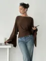 Braunes Langarm-Oberteil Detail, elegantes Fledermausärmel-Design für lässige Pendler-Outfits. - S / Oberteile / Kaffeebraun