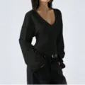 Schwarzes V-Ausschnitt Langarmtop mit Trompetenärmeln für Damen, elegante Freizelbluse einfarbig. - S / Oberteile / Schwarz