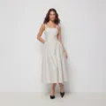 Detailansicht eines Retro-Polka-Dot-Midikleids mit Carré-Ausschnitt, Trägern und A-Linien-Rock. - S / Weiß
