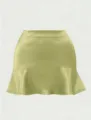 Detailaufnahme eines hellgrünen Rüschen-Minirocks, Satin, hohe Taille, eleganter Pendlerstil - S / Avocadogrün