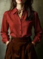 Elegante rote Langarm-Bluse mit Knöpfen für Damen, perfekt für Büro und stilvollen Alltag. - S / Rot