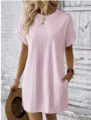 Rosa-weiß gestreiftes Kurzarm-Midikleid mit Seitentaschen für lässigen Alltagslook. - S / Rosa