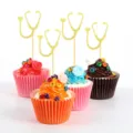 Goldene Stethoskop Cupcake Topper Detailansicht, ideal für Medizin Absolventen und Doktor Party. - 24STK Goldenes Stethoskop