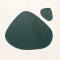 Dunkelgrüne unregelmäßige Kunstleder Tischset wasserdicht hitzebeständig Esszimmer Matte - Unregelmäßiges Tischset mit Untersetzer / Dunkelgrün Ohne Druck