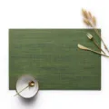 Grüne gewebte PVC Tischset, moderne wärmeisolierende Tischmatte für Esszimmer, Küche und Hotel. - 45x30cm, 0.1cm Dicke / Vertikalstreifen Gelbgrün