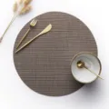 Runde braune PVC Tischset, dicke hitzebeständige Teslin Platzset für Küche Esszimmer Dekoration. - Durchmesser 35cm, Dicke 0.1cm / Vertikal Gestreift Kaffee