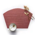 Rote fächerförmige PVC-Tischmatte, gewebte hitzebeständige Tischdeko für Esszimmer. - 45*30cm / Goldfaden Fächerförmig Rot