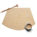 Geweebtes PVC Faecher-Platzset, rutschfeste waermebestaendige Tischmatte, beigefarbene Variante. - Fächerförmig 45x30cm / Marmeladenorangenes Tischset