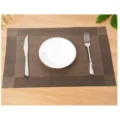 Braune gewebte PVC-Tischset, rechteckige wärmeisolierende Esszimmer-Tischmatte für Hotel. - Kaffeebraun