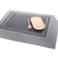 Set de table en PVC tissé gris avec accessoire en bois, tapis de cuisine antidérapant. - Double cadre gris argenté