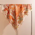 Foulard quadrato grande in seta e lana con stampa floreale nautica e bordi arrotolati a mano. - Fondo Beige Nautico
