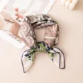 Elegante foulard quadrato in seta e lana con stampa floreale vintage per donna, accessorio. - -3 Arrotolato a Mano Motivo Botanico