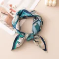 Sciarpa quadrata in seta e lana donna moda foulard vintage stampa città elegante - -2 Arrotolato a Mano Collage Francobolli Blu