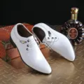 Weiße Herren Business Anzug Lederschuhe mit geprägtem Muster und stilvollen Metallösen. - 36 / Brogue Weiß