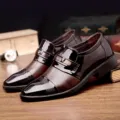 Detailaufnahme von Herren Business Lederschuhen, stilvolle Freizeitschuhe für Arbeit. - 38 / Braun