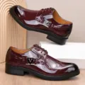 Herren weinrote Lackleder Anzugschuhe, spitzlaufende Brogue Schnürschuhe Modell elegant. - 38 / Weinrot