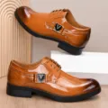 Herren braune Lackleder Anzugschuhe, spitz zulaufende elegante Brogues mit Schnalle. - 38 / Gelb