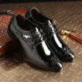 Schwarze Lackleder Herren Anzugschuhe britische Business Schnürschuhe mit Prägung. - 36 / Graviertes Schwarz