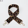 Detalle de la correa con estampado de leopardo y hebilla dorada ajustable jacquard. - Dorado / A-3 Café