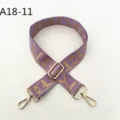 Correa de bolso tejida morada ajustable con patrón de monograma de lujo y herrajes dorados. - Púrpura