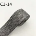 Primo piano dettagliato di nastro jacquard bianco e nero da 3,8 cm per cucito e borse. - C1-14 Fantasia Nero e Bianco