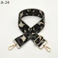 Detalle de correa de bolso con estampado de leopardo y una hebilla ajustable. - Dorado / Gris Oscuro Punto Caqui