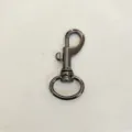 Detail van zinklegering karabijnhaak voor tassen en hardware accessoires onderdelen. - Gunmetal
