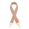Vue detaillee de la bandouliere de sac large, tissu beige avec motif rose et marron, clips dores. - Fermoir en Argent / Brun Rose