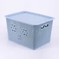 Panier de rangement en plastique tissé bleu clair avec couvercle et motif floral - Grand avec Couvercle / Nouveau Bleu avec Fleur