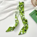Pañuelo twilly verde con estampado de flores de algodón, cinta de seda para bolso. - Verde Kapok