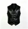 Dettaglio gilet in pelle nera uomo, panciotto casual, collo risvolto, bottoni, giacca - Taglia M / Nero
