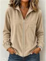 Corduroy jas detailtoepassing met ritssluiting aan de voorkant en handige borstzak. - S / Tops / Khaki