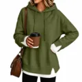 Vista dettagliata felpa con cappuccio donna casual comoda verde militare polsini bianchi strati. - Verde Militare con Costine Bianche