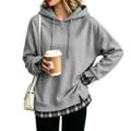 Felpa con cappuccio grigia casual con polsini e orlo sovrapposti in tartan chic per donne. - Plaid Grigio