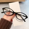 Modische ovale Blaulichtfilter Brille fuer Damen mit eleganten Perlen am Buegelstil. - Glänzendes Schwarz