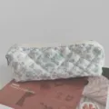 Borsa per cosmetici trapuntata con fiori, custodia da trucco carina per donne grande. - Borsa per Trucchi Trapuntata Base Bianca Orchidea Blu Piccolo