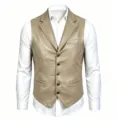 Dettaglio gilet da abito in pelle PU kaki da uomo, con scollo a V classico e monopetto. - Taglia M / Marrone chiaro